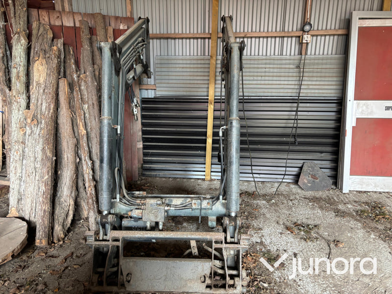 Traktor Valmet 6400 med lastare och twin-track