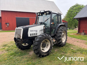 Traktor Valmet 6400 med lastare och twin-track