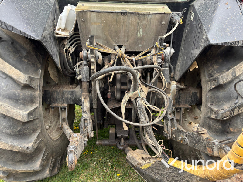 Traktor Valmet 6400 med lastare och twin-track