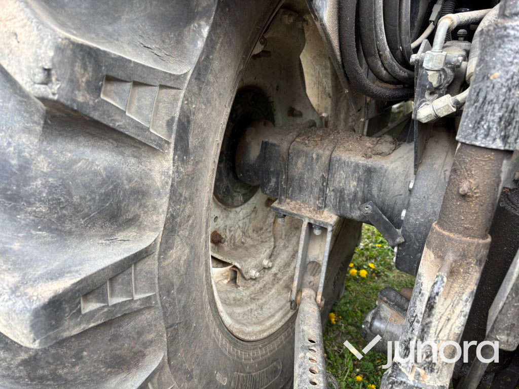 Traktor Valmet 6400 med lastare och twin-track