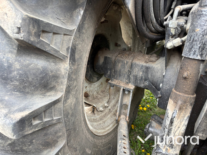 Traktor Valmet 6400 med lastare och twin-track