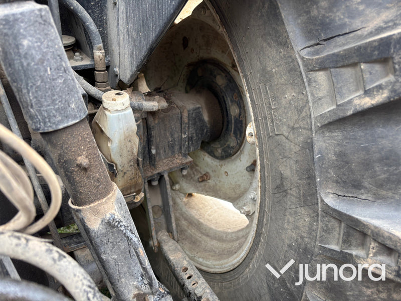 Traktor Valmet 6400 med lastare och twin-track