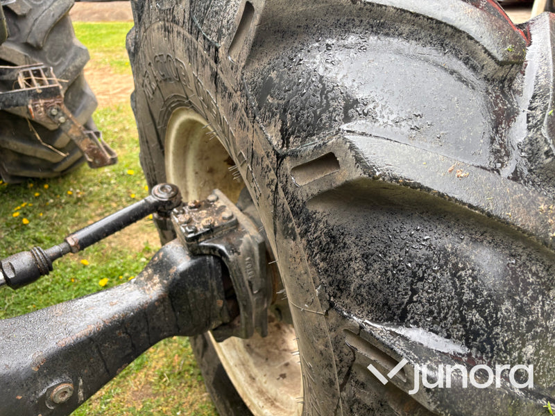 Traktor Valmet 6400 med lastare och twin-track