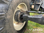 Traktor Valmet 6400 med lastare och twin-track