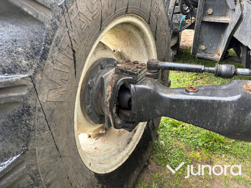 Traktor Valmet 6400 med lastare och twin-track