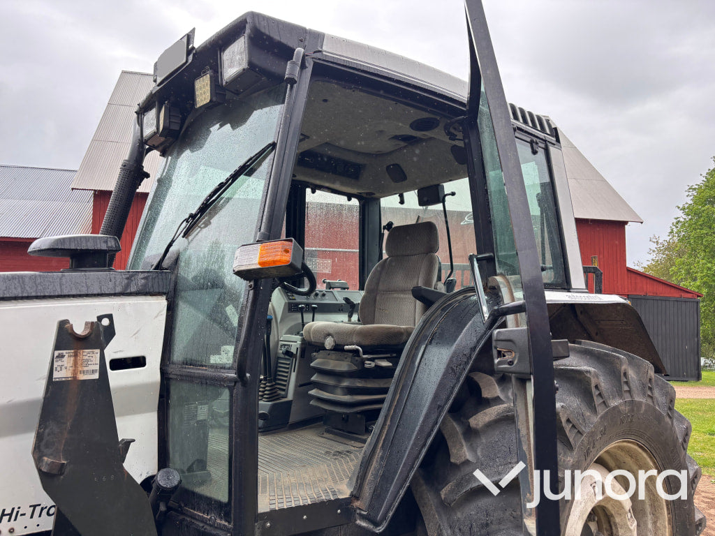 Traktor Valmet 6400 med lastare och twin-track