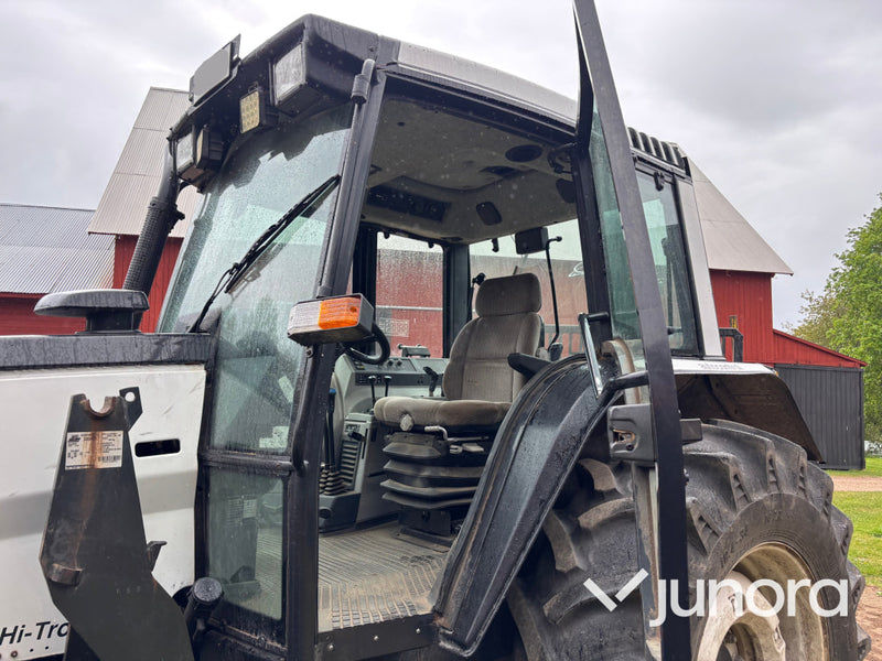 Traktor Valmet 6400 med lastare och twin-track