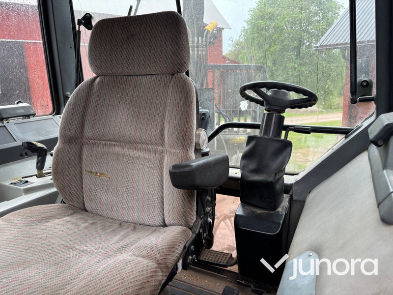 Traktor Valmet 6400 med lastare och twin-track