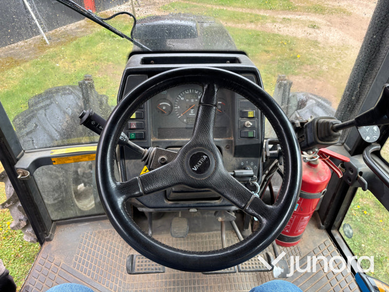 Traktor Valmet 6400 med lastare och twin-track