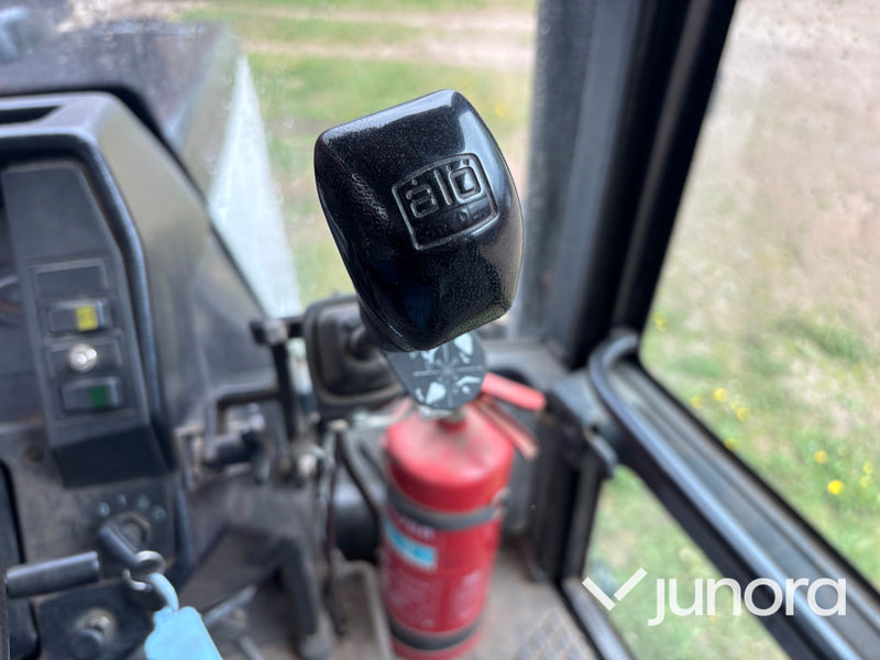 Traktor Valmet 6400 med lastare och twin-track