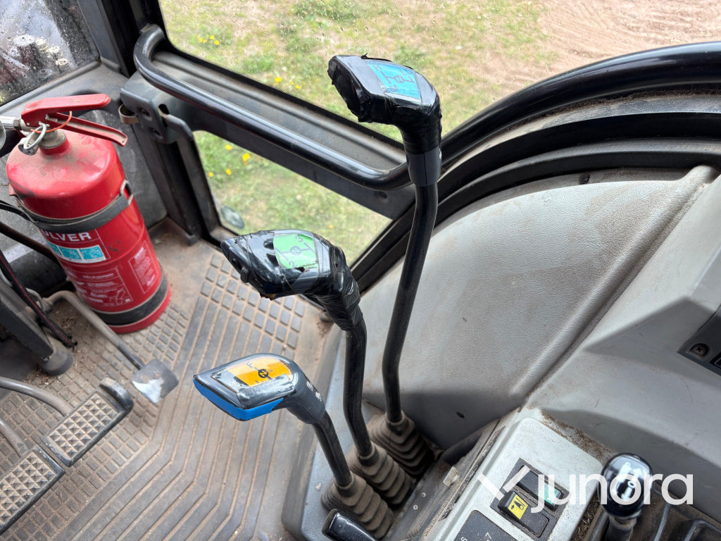 Traktor Valmet 6400 med lastare och twin-track