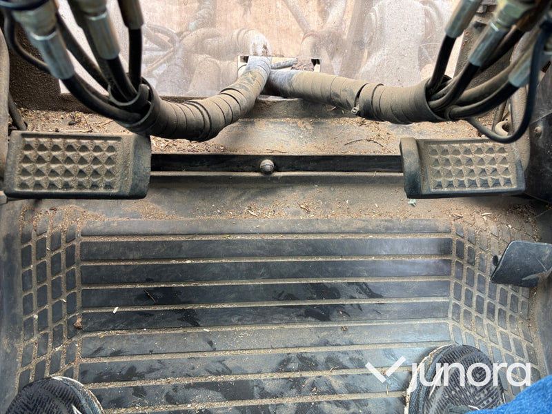 Traktor Valmet 6400 med lastare och twin-track