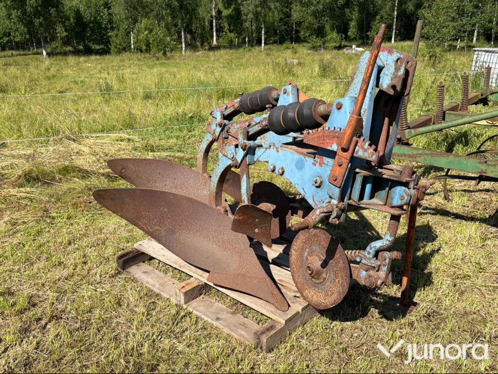 Tvåskärig plog Överum
