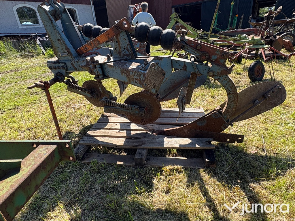 Tvåskärig plog Överum