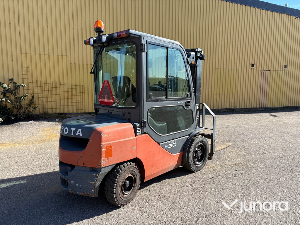 Truck Toyota Tonero 8FDF30