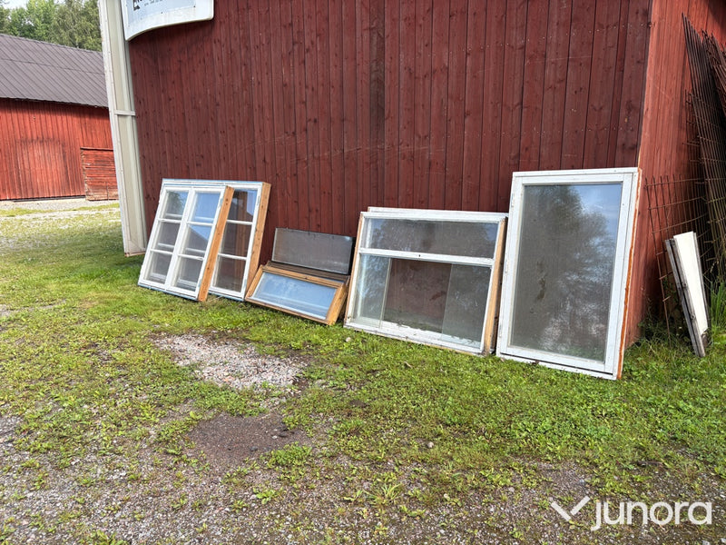 8 st äldre fönster