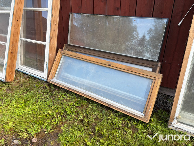 8 st äldre fönster