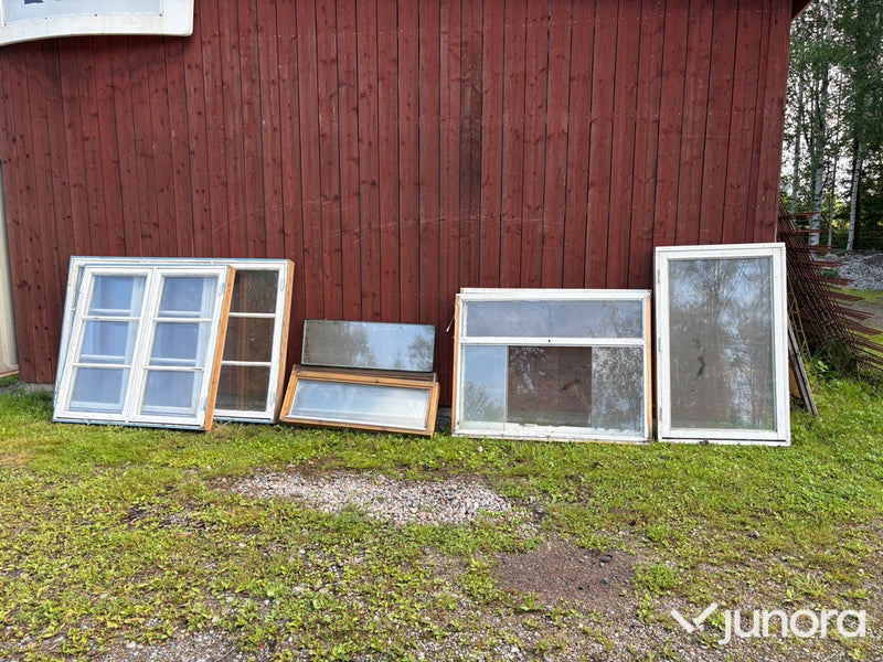 8 st äldre fönster