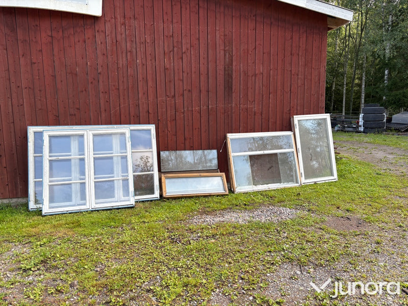 8 st äldre fönster