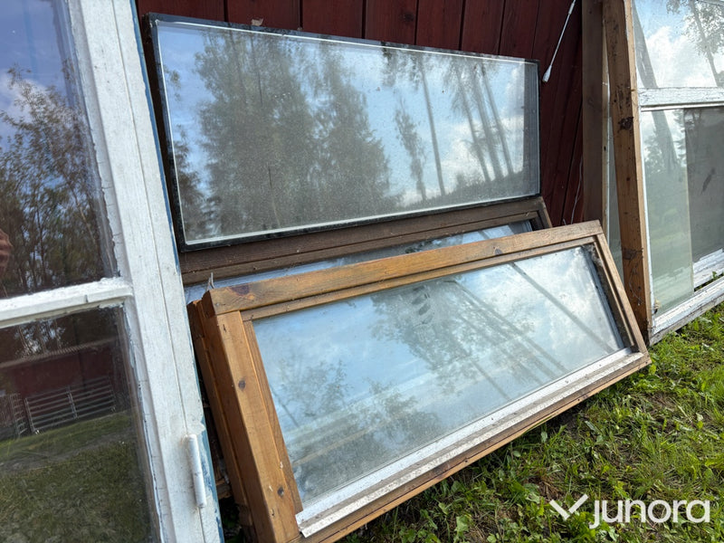 8 st äldre fönster