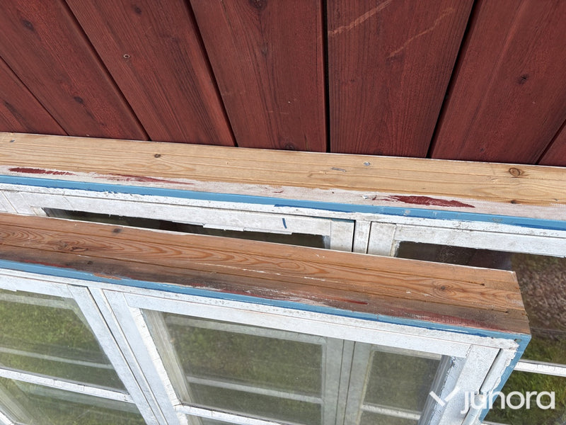 8 st äldre fönster