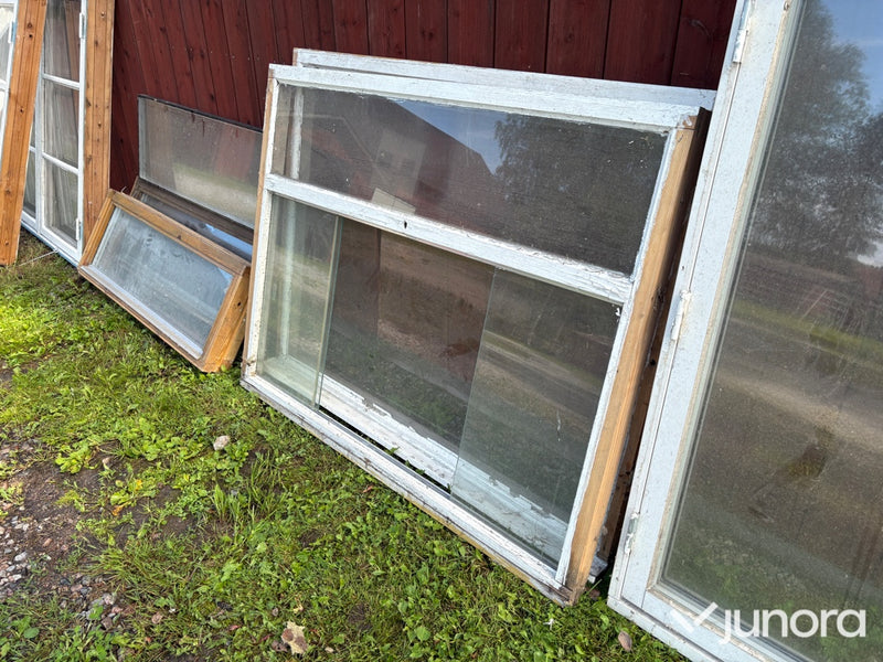 8 st äldre fönster