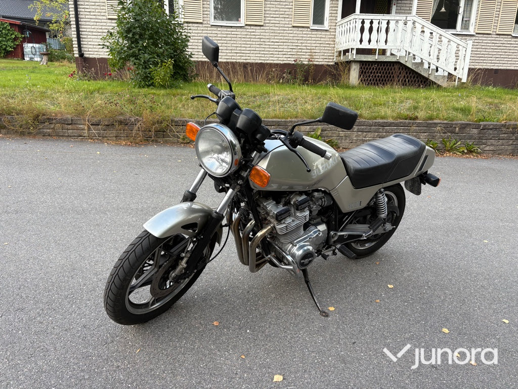 Motorcykel Suzuki GSX 1100 E