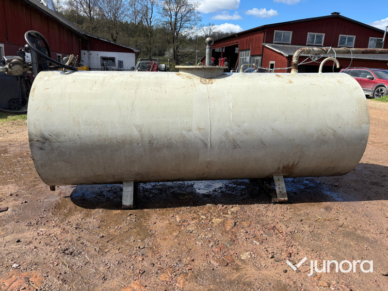 Dieseltank med pump