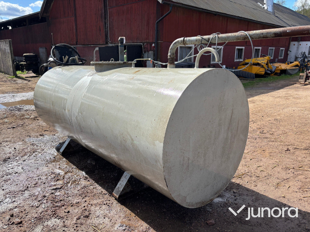Dieseltank med pump