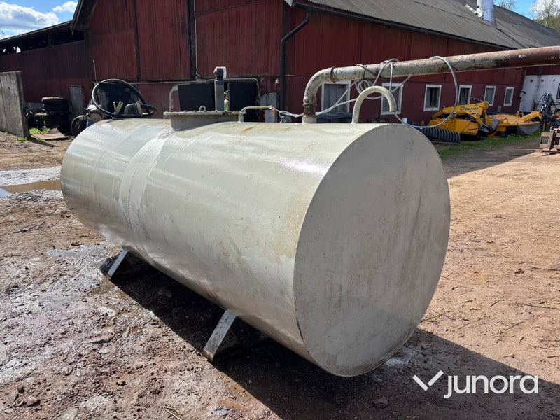 Dieseltank med pump