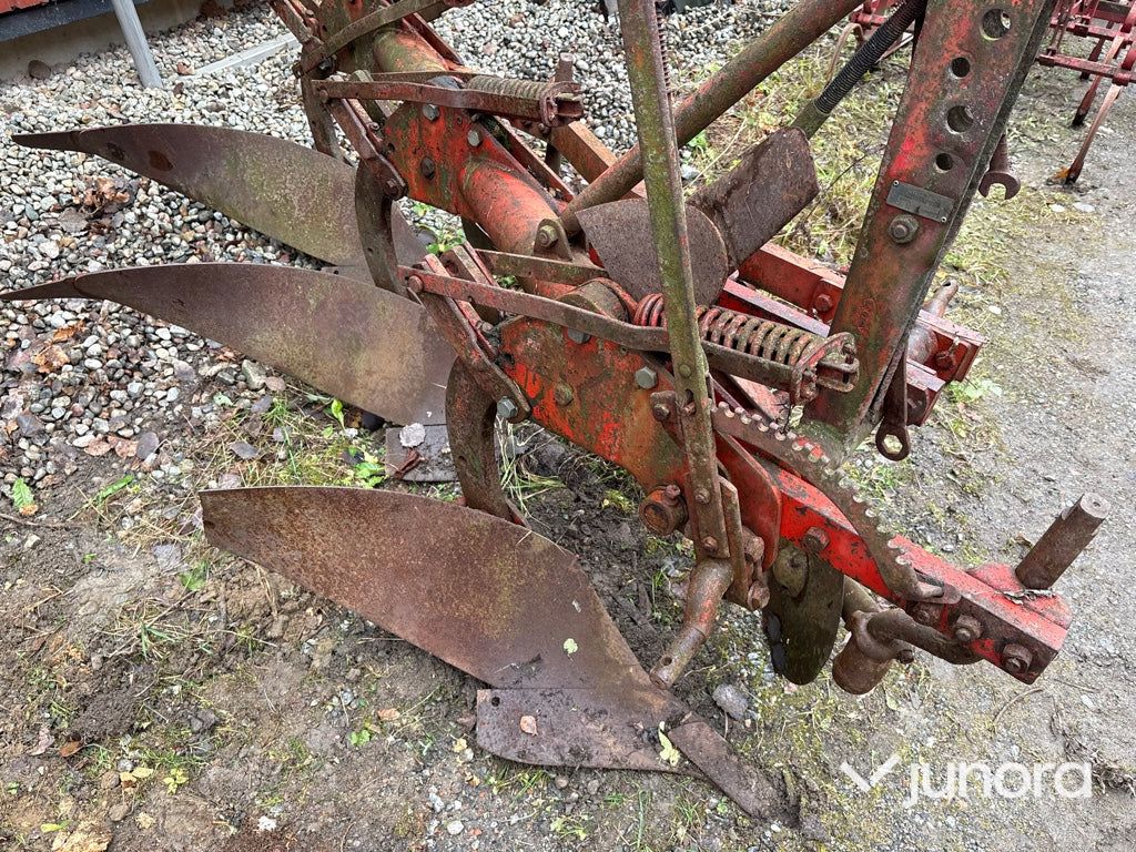 Treskärig plog - Kverneland