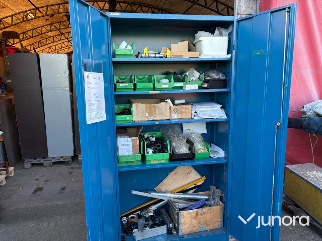 Verkstadsskåp - med hyllor