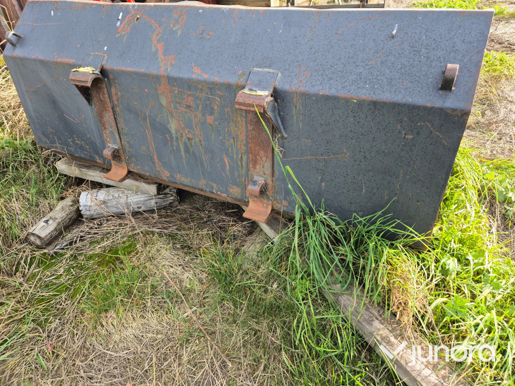 Traktor med timmervagn - Ford, 7600