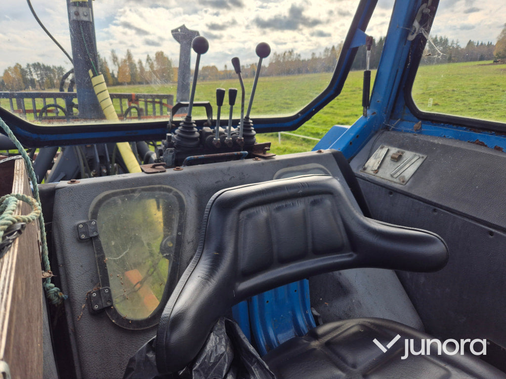 Traktor med timmervagn - Ford, 7600
