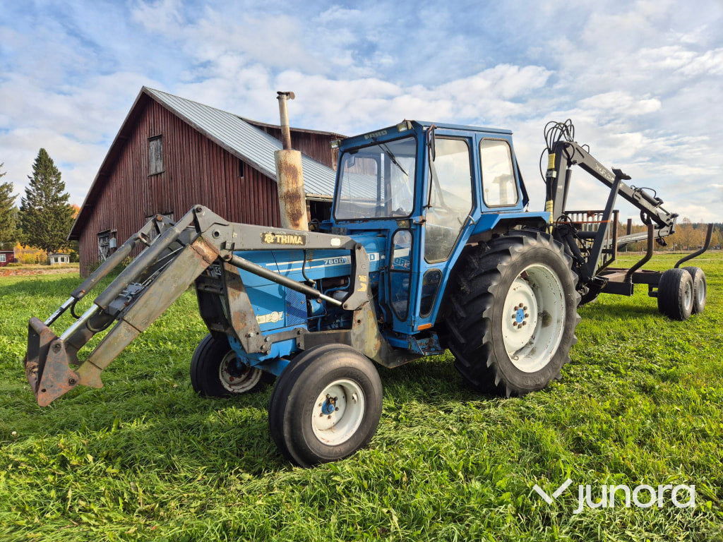 Traktor med timmervagn - Ford, 7600