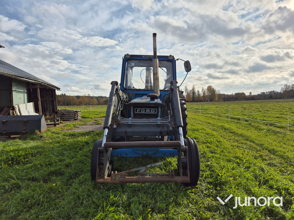 Traktor med timmervagn - Ford, 7600