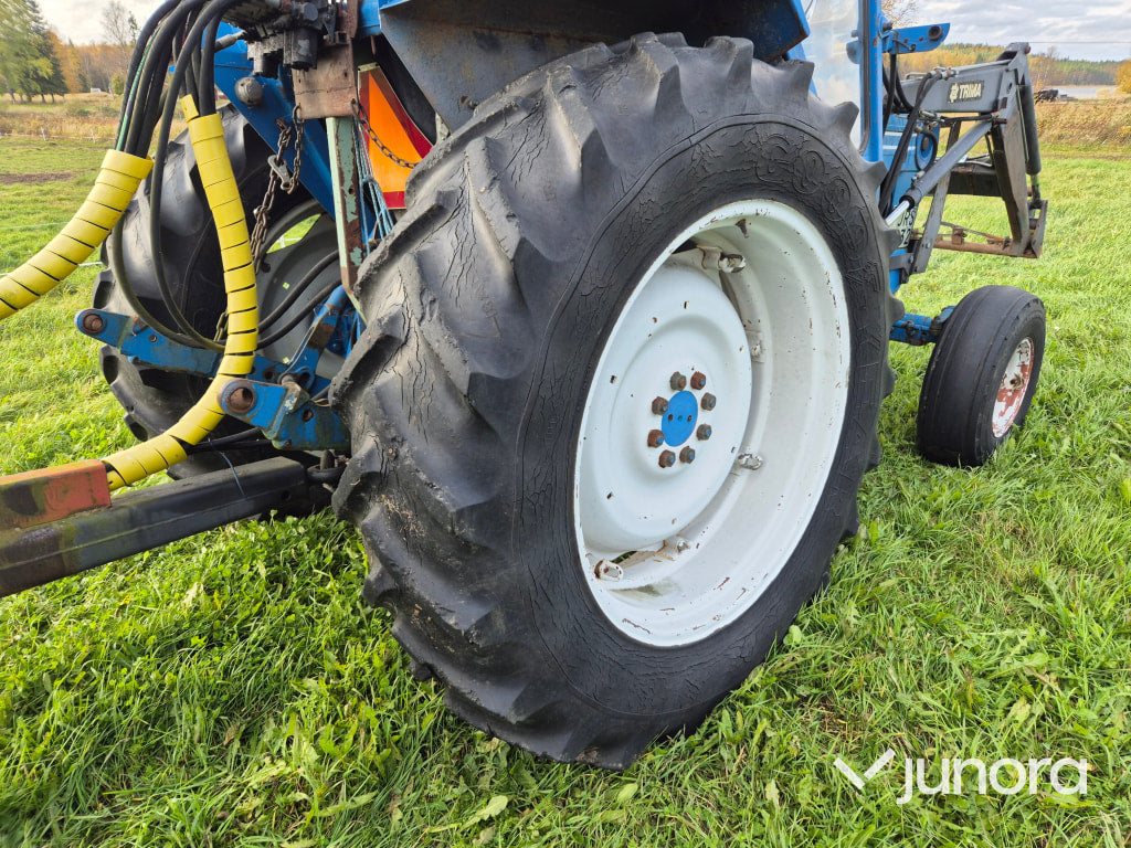 Traktor med timmervagn - Ford, 7600