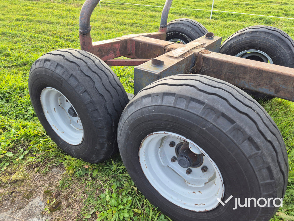 Traktor med timmervagn - Ford, 7600