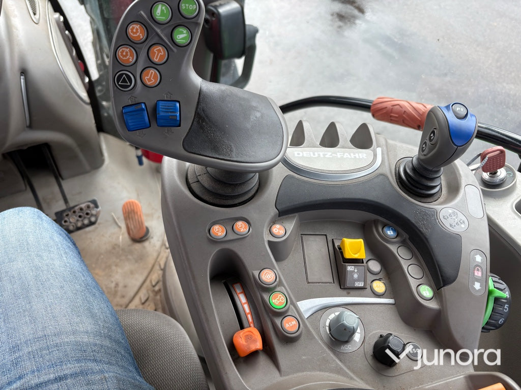 Traktor - Deutz-Fahr 6130.4 TTV med Trima frontlastare