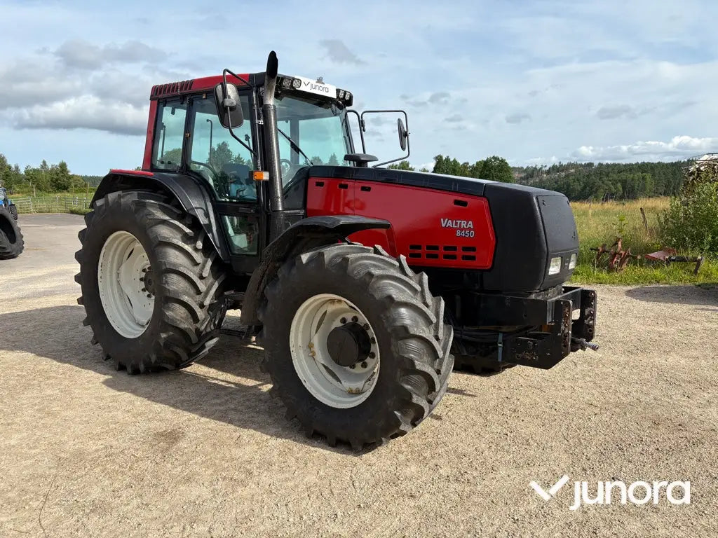 Traktor - Valtra 8450
