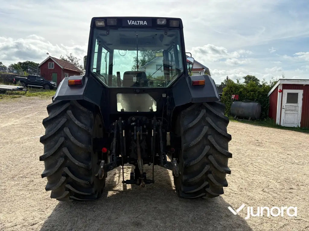 Traktor - Valtra 8450