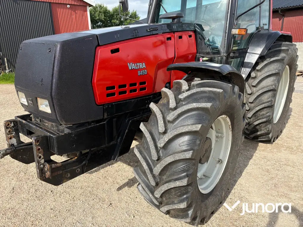 Traktor - Valtra 8450