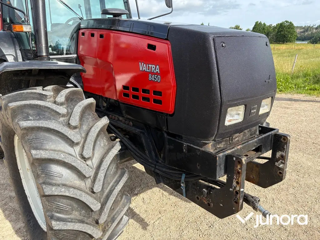 Traktor - Valtra 8450