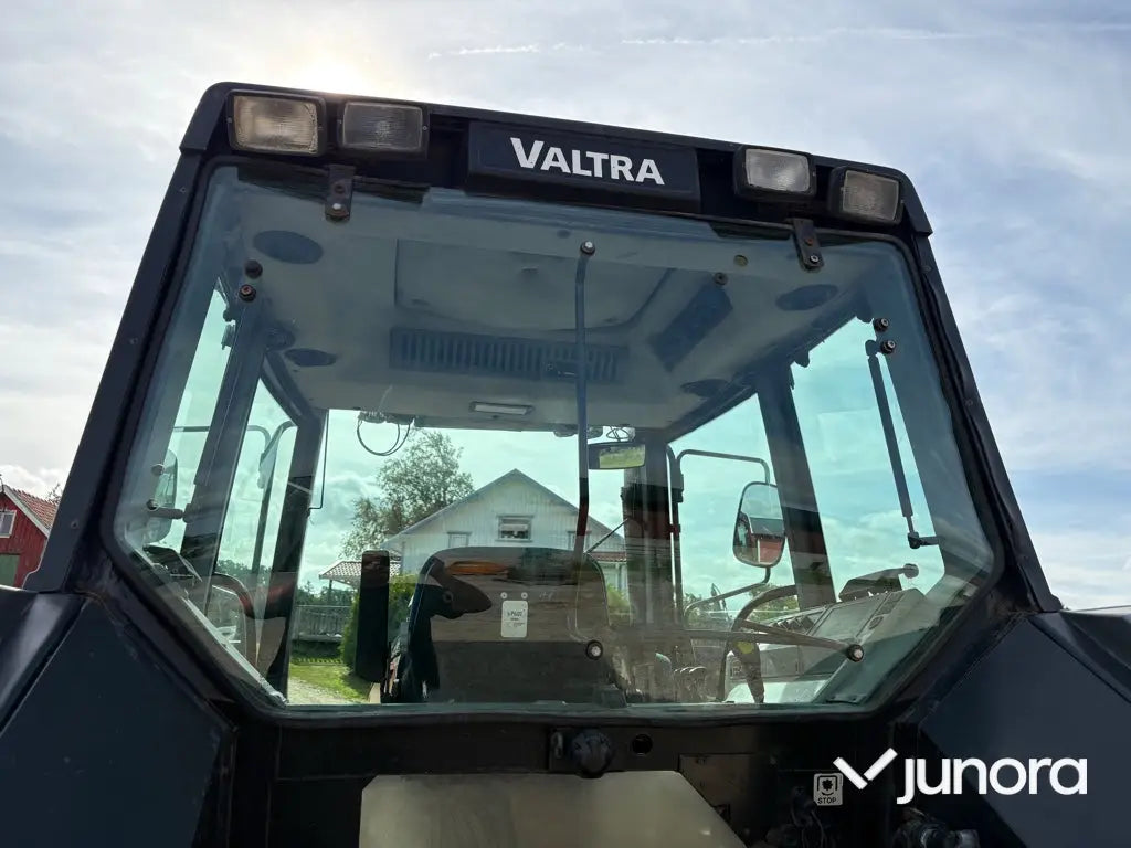 Traktor - Valtra 8450