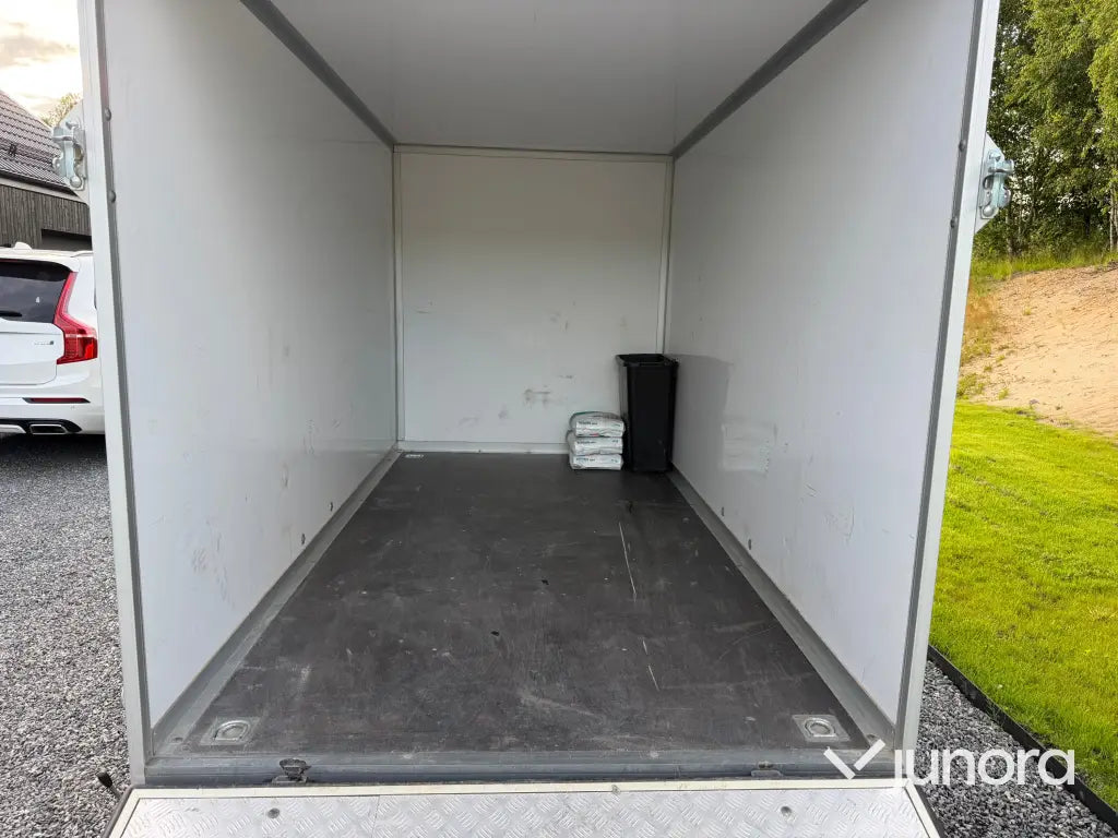 Trailer med lastramp Wiola