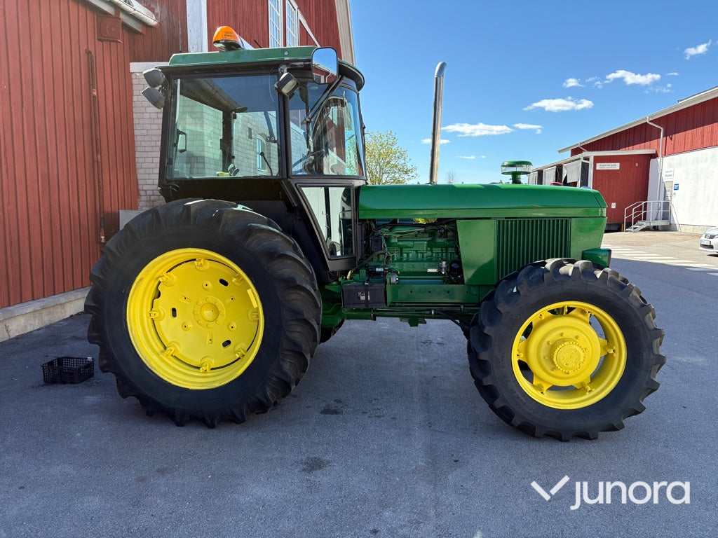 Traktor - John Deere, 3140 MFWD, 4WD