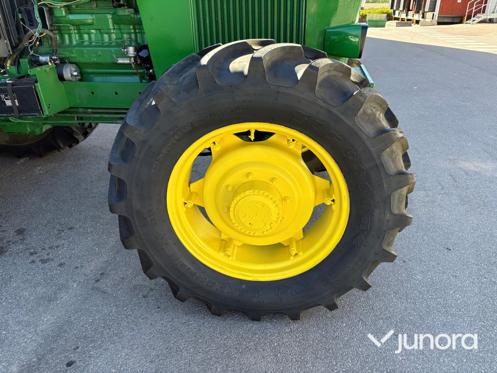 Traktor - John Deere, 3140 MFWD, 4WD