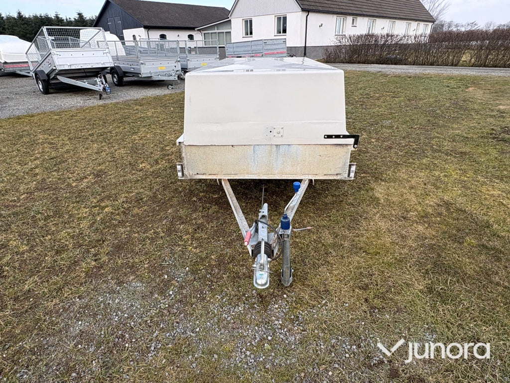 Bromsat släp - Igass, 950 K, Med kåpa