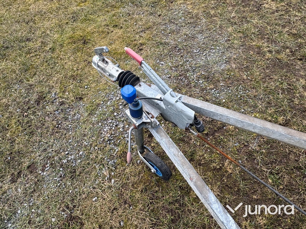 Bromsat släp - Igass, 950 K, Med kåpa