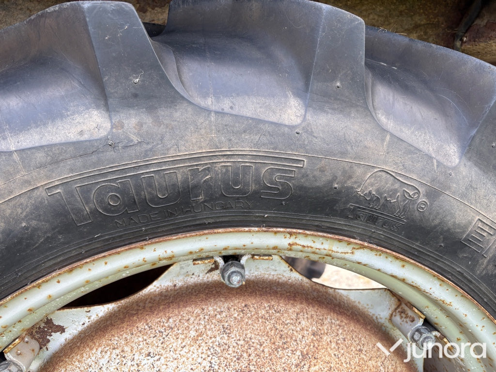 Massey Ferguson 135